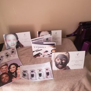 Younqiue by dystanie